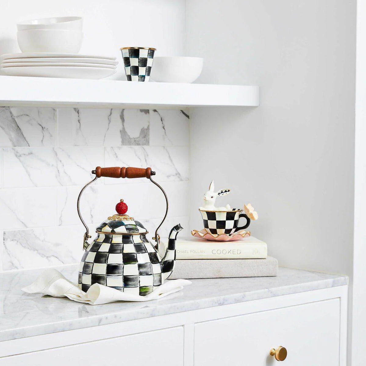 Iconic Black & White Courtly Check Enamel Tea Kettle 1,89L by MacKenzie-Childs